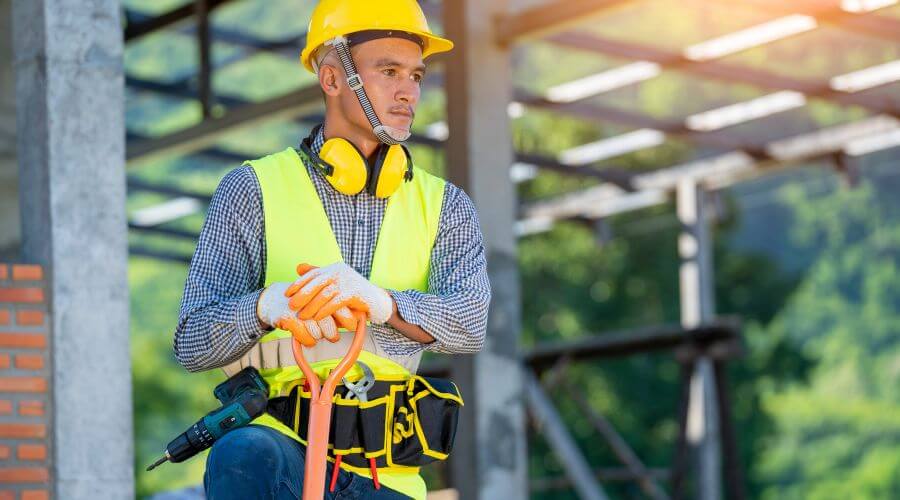Professional gutter cleaning in Fostoria, IA